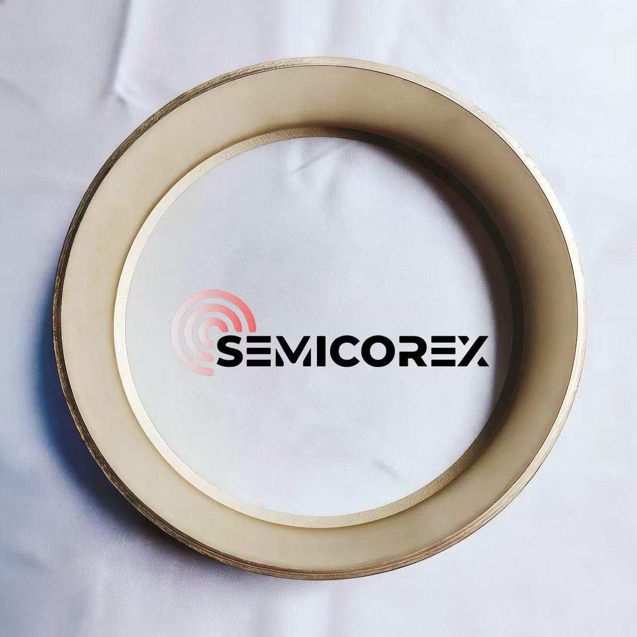 Vodiace krúžky potiahnuté karbidom tantalu